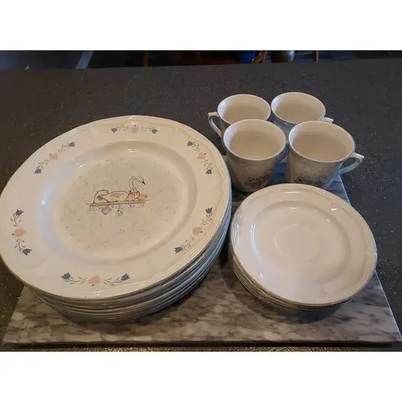 VTG Stoneware Set Country Home Trenditions Geese 7 dinner plates 4 cups/saucers